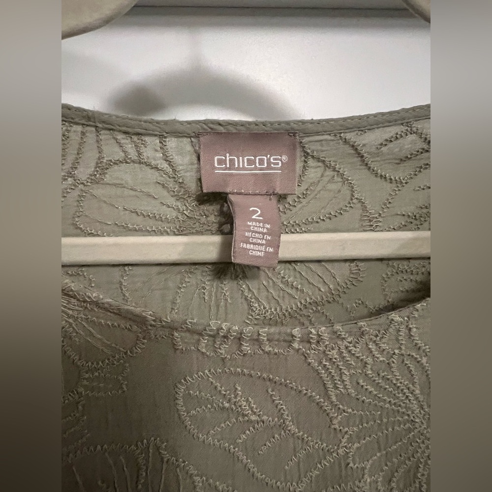 Chico’s 2 Olive Green Floral Breathable Cotton Embroidered Crochet Hem Boho Top - Picture 4 of 8